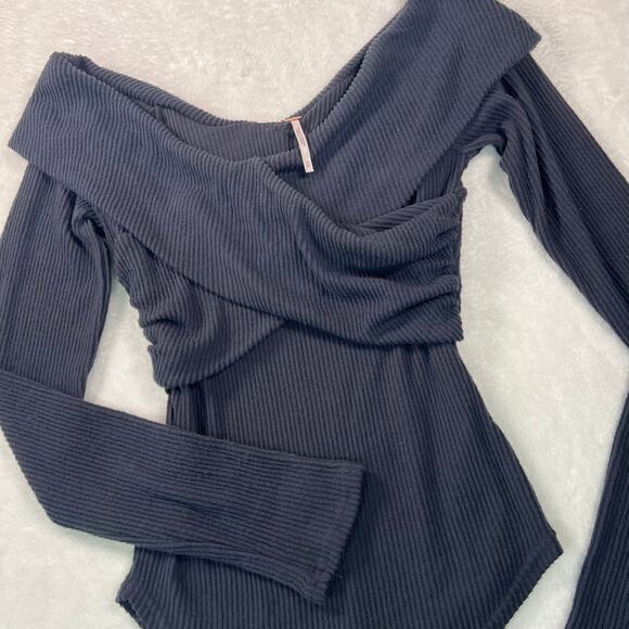 Free People Navy Off-Shoulder Long Sleeve Sweater Top Size Medium - Picture 3 of 9